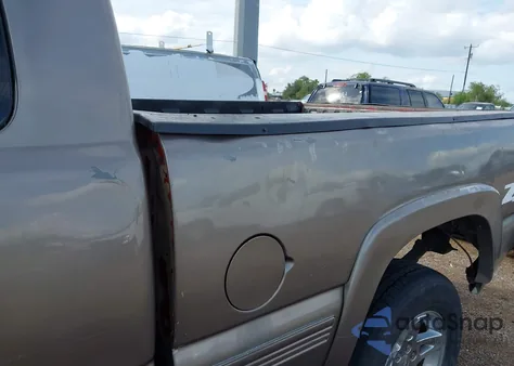 2000 Chevrolet Silverado 1500 Ls from USA, damaged, VIN 2GCEK19T4Y1142869